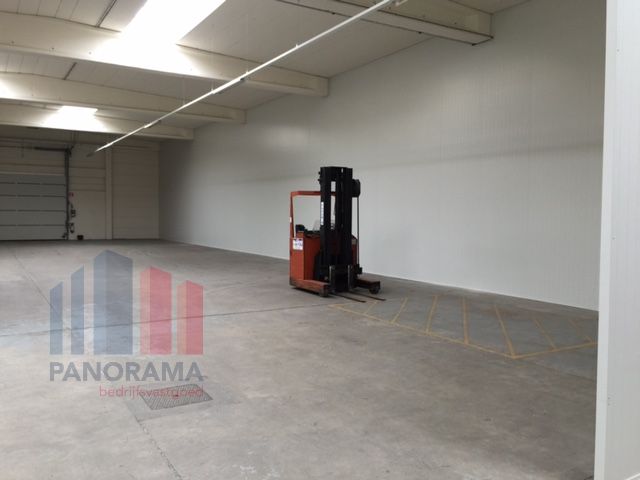 540 m² magazijn te huur nabij E40 - foto 1