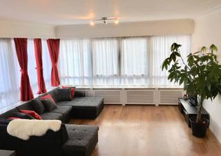 Dit gezellig en volledig gemeubeld 2-slaapkamer appartement biedt een ruime, lichtrijke living en een praktische badkamer.Daarnaast beschikt het...