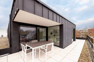 Penthouse in hartje Mol – ruimte, comfort en een fenomenaal dakterrasWelkom in hartje Mol, waar dit stijlvolle luxe appartement uitblinkt in ruimte,...