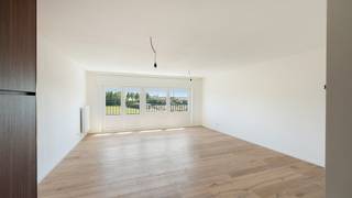 Totaal vernieuwd appartement met leuke open zichten in een gerenoveerd gebouw te Heist-aan-Zee. Twee grote slaapkamers, leuke open zichten over de sportvelden en conform alle hedendaagse voorschriften. <br />Zowel het appartement als de residentie werden gerenoveerd. <br /><br />Energielabel B, volledig asbestveilig en een conforme elektrische installatie. <br /><br />Inkomhal, een bijzonder mooie en brede leefruimte met een aangenaam open zicht, een halfopen en compleet vernieuwde keuken voorzien van alle hedendaagse toestellen, achteraan twee grote slaapkamers en een vernieuwde badkamer met inloopdouche. <br />Achteraan het appartement nog een aangenaam terras. <br /><br />Meer informatie of een vrijblijvend bezoek? Graag na afspraak met Willem Cauwels op tel 050.89.27.70