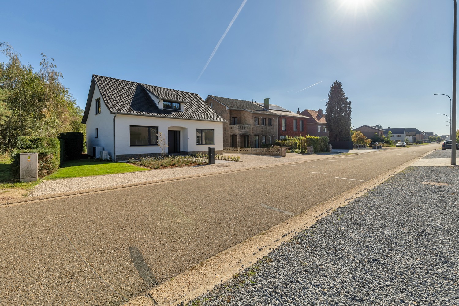 Stijlvol gerenoveerde woning met luxueuze afwerking en royale tuin in Rekem - foto 4