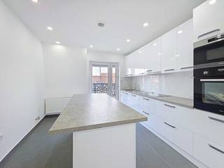 Un duplex superbe et exceptionnellement spacieux, situé dans un endroit central et calme dans la ville de Nieuport, à proximité de la Grand Place,...