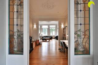 Gelegen in het centrum van Wilrijk, recht tegenover het Steytelinck-park, bieden wij u deze gerenoveerde herenwoning met grote tuin en met behoud...