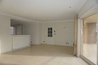 Modern appartement in het centrum van Paal met een ideale ligging. Dit ruime en lichtrijke appartement omvat een inkomhal, een gezellige living...