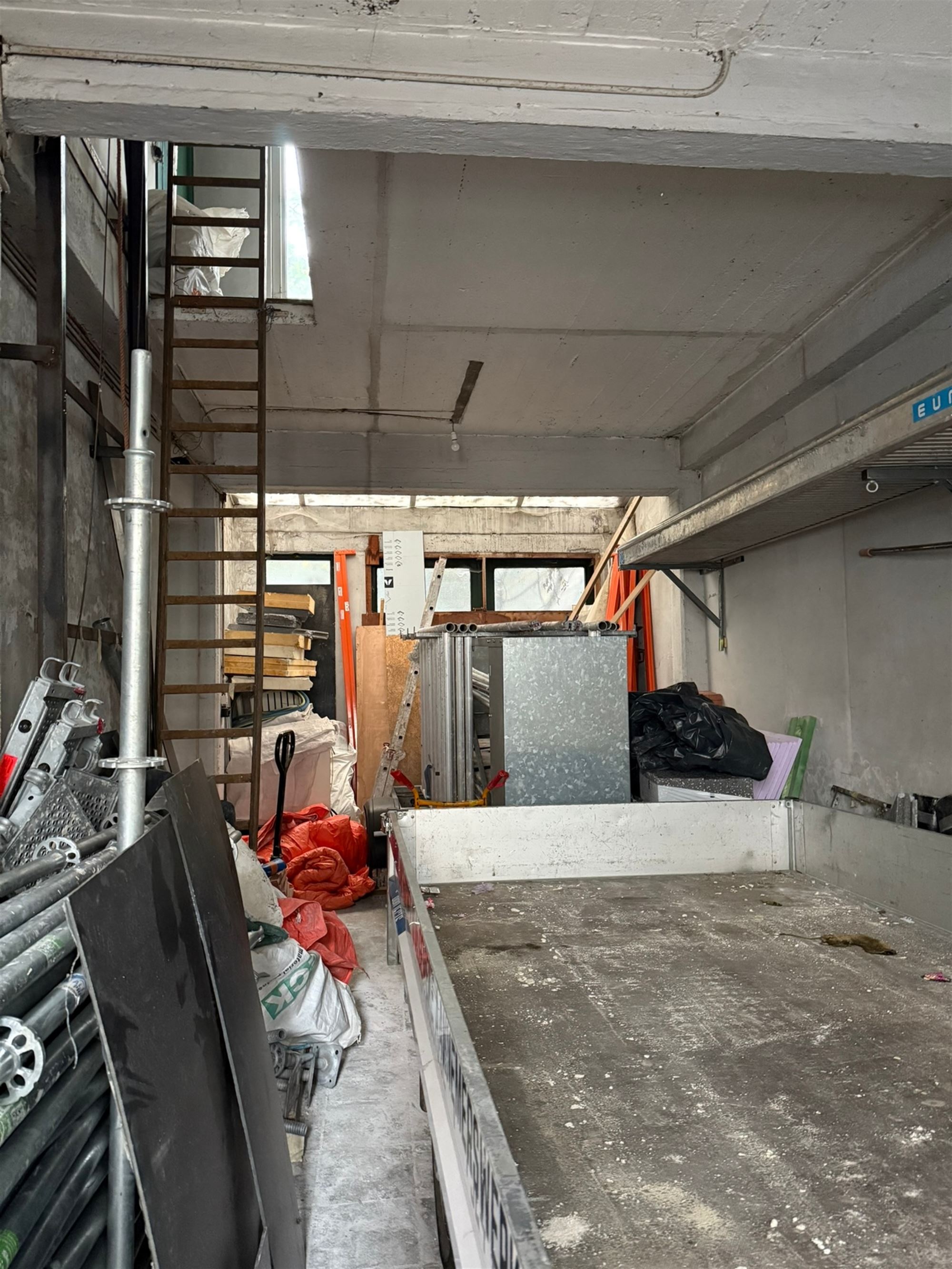 Magazijn of atelier of bureaurenovatieproject - foto 2