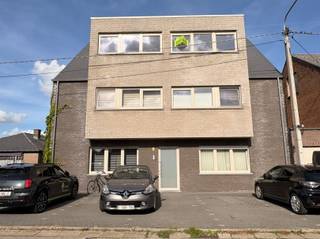 <p><span>Gezellig appartement met zonneterras met prachtig zich op "het Broek"</span></p><p><span> </span></p><p><span>Dit rustig gelegen appartement is gelegen op de 2deverdieping van een moderne residentie en heeft een uitzonderlijk zicht op het natuurgebied het Broek van Baasrode, waar ook het zonneterras op uitgeeft. het appartement is instapklaar!</span></p><p><span>Indeling : inkomhal, zeer ruime living met uitzonderlijk uitzicht , aparte ingerichte keuken van alle toestellen voorzien (dampkap, fornuis, koelkast, vaatwasser), badkamer met douche, aparte toilet, bergruimte, 2 slaapkamers, groot terras aan achterzijde.</span></p><p><span>Een kelderberging biedt extra bergruimte, fietsen kunnen geplaatst worden in een gemeenschappelijke fietsenberging.</span></p><p><span>Parkeergelegenheid is voorzien aan de voorzijde van het gebouw.</span></p><p><span>Beschikbaar : onmiddellijk</span></p><p><span> </span></p><p><span>Verdere info of een bezoek ter plaatse contacteer Immo Twins 052/55.55.55 of info@immotwins.be</span></p>