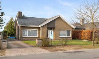 Te koop: ruime en rustig gelegen gelijkvloerse gezinswoning met grote tuin en garage, op een topligging in Waregem.Op een topligging in Waregem, vlak...