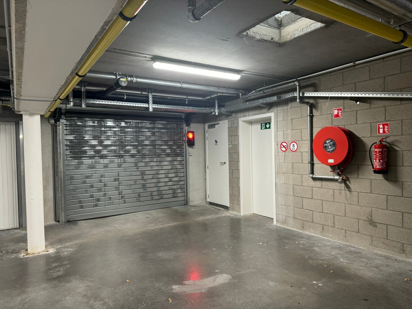 Ondergrondse autostaanplaats te huur in het centrum van Nieuwpoort Stad - foto 3