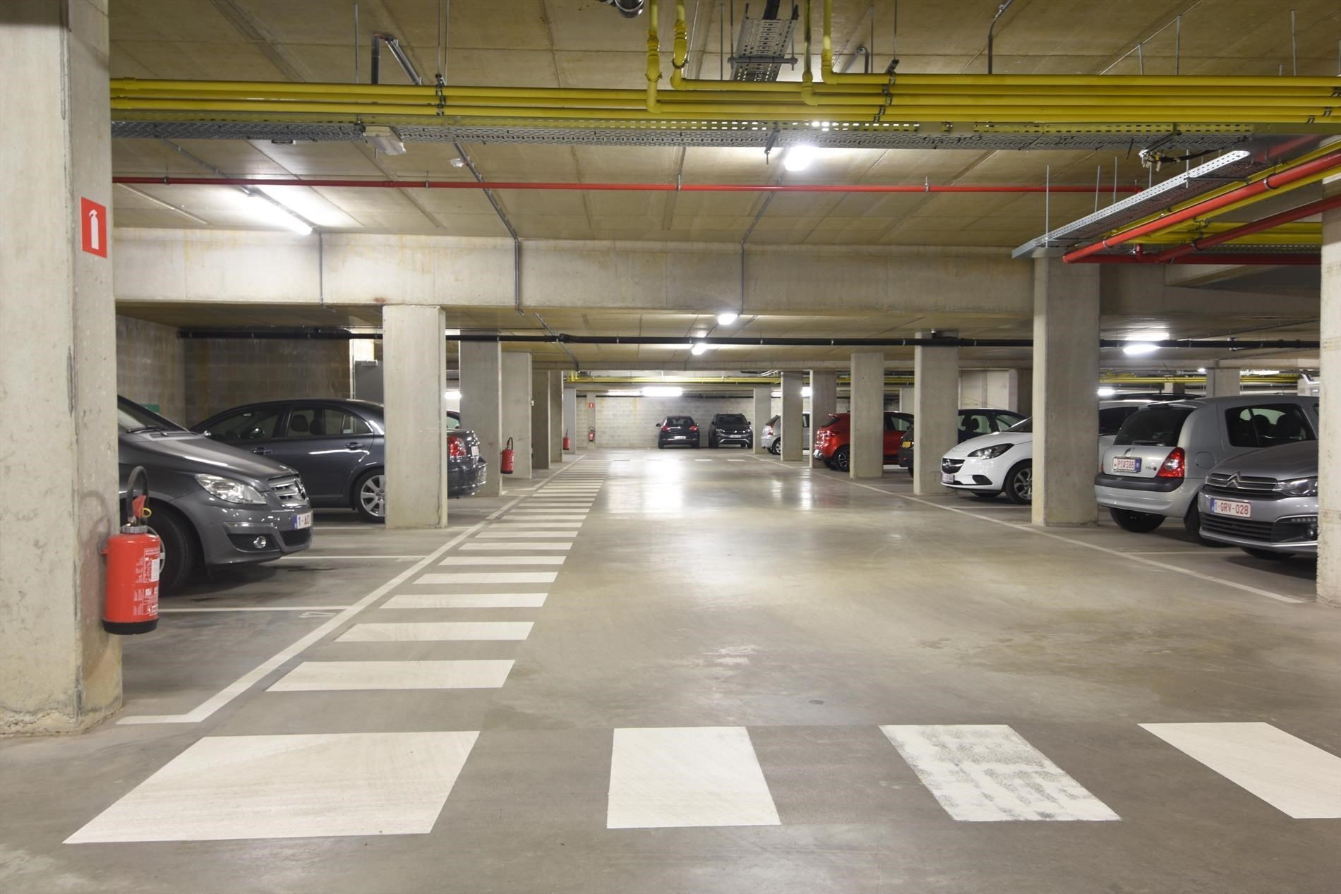 Ondergrondse staanplaats nr. 61 te huur in residentie Academie in Baron Frans Du Fourstraat. - foto 4