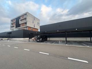 Te koop aangeboden: een overdekte parkeerplaats gelegen aan de Sportlaan in Bree, achter de winkelsite. Deze parkeerplaats bevindt zich op...