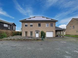 CO IMMO RENTS BEAUTIFUL VILLA IN STEENOKKERZEEL!  Welcome to this beautiful villa within walking distance of the center of steenokkerzeel.Very well...