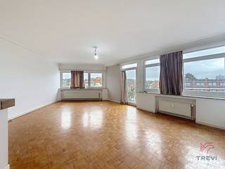 SCHAERBEEK, vlakbij het Josaphatpark, het Albertpark en het openbaar vervoer, mooi licht appartement met 2 slaapkamers van ± 70 m² op de...