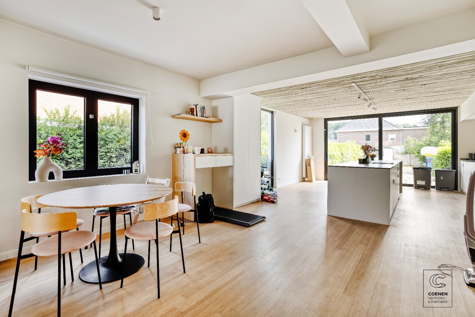 Prachtig volledig gerenoveerde woning met 3 slaapkamers op een TOPlocatie te Schilde! - foto 2