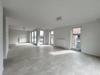Op wandelafstand van het centrum van Diksmuide bevindt zich dit ruim en instapklaar appartement met 2 slaapkamers en 2 zeer grote terrassen...