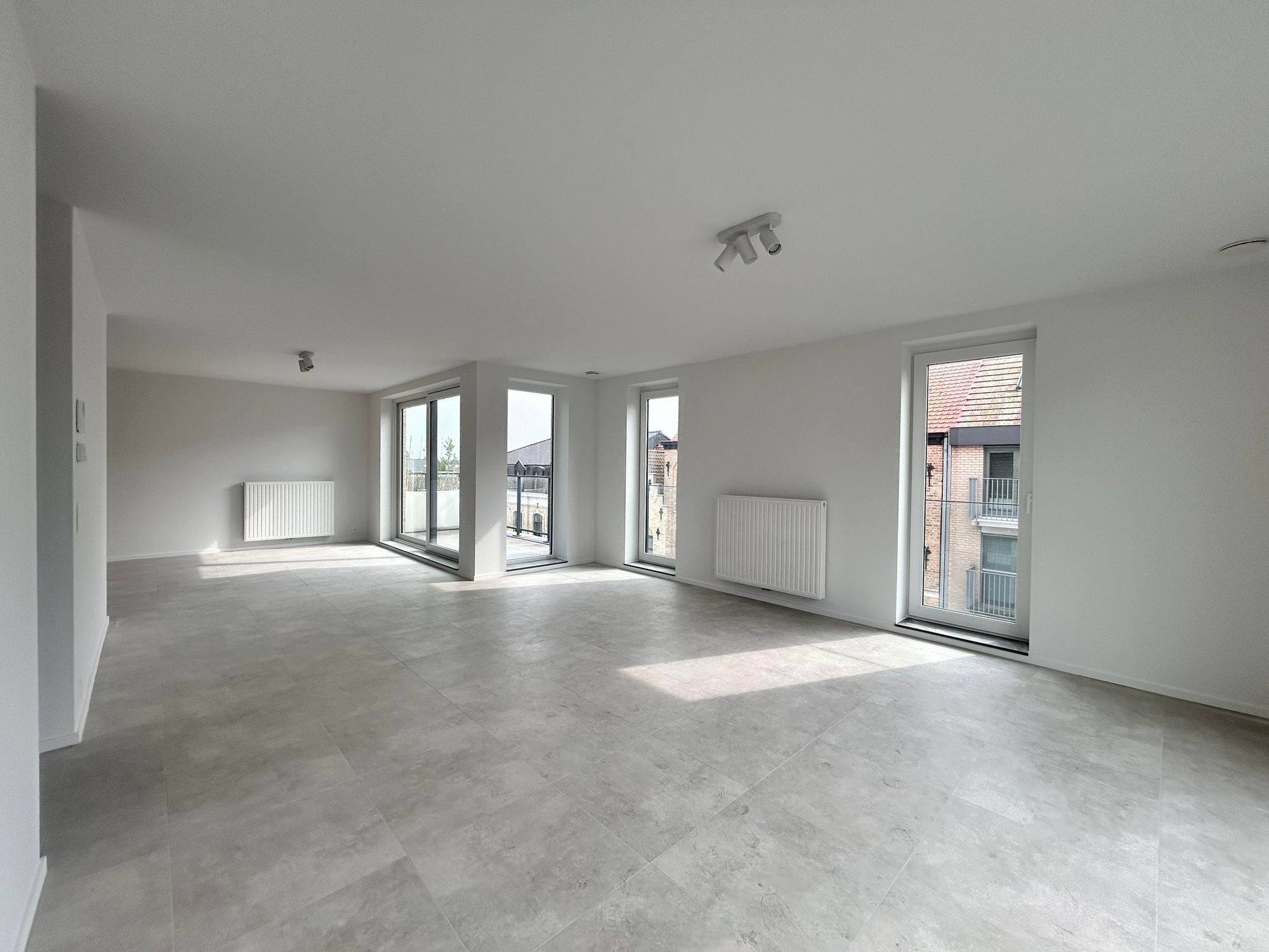 Ruim instapklaar appartement met 2 slaapkamers en grote terrassen te koop in Diksmuide! - foto 2