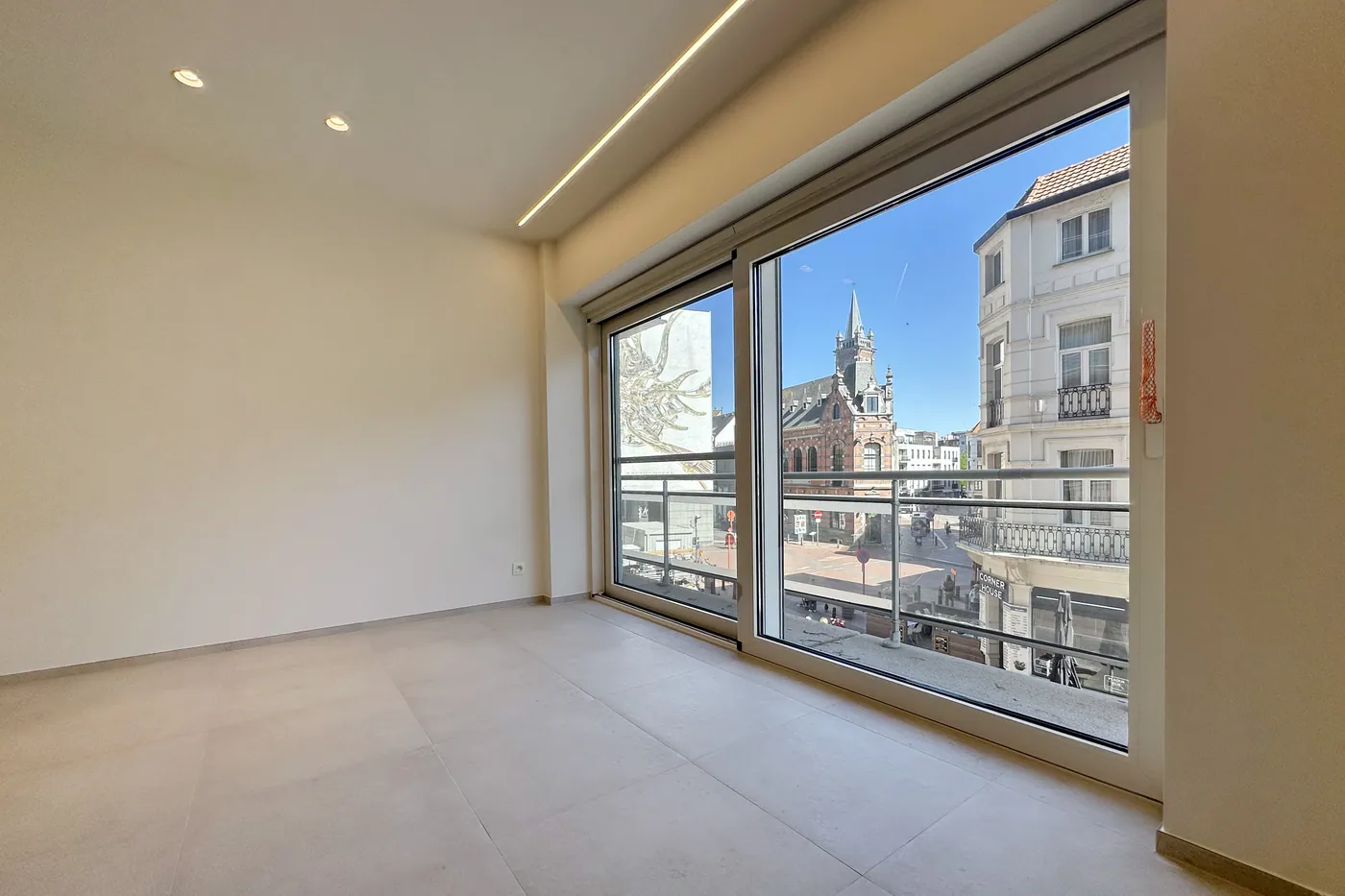 Ruim gerenoveerd appartement met terras en 3 slaapkamers - foto 4