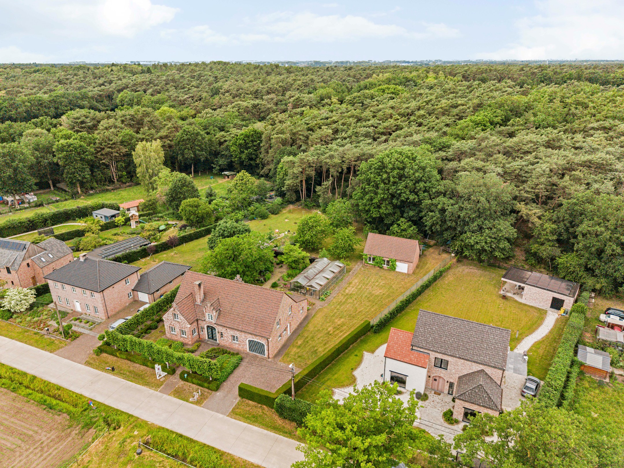 Groen gelegen villa met bijgebouw op perceel van +/- 2.262m² te Lichtaart/Kasterlee! - foto 5