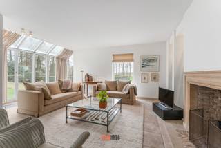 Te midden van het groene en rustige Hertsberge, bereikbaar via een mooie oprijlaan, treffen we deze charmante landelijke woning met...