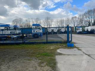 Deze site, gelegen te Schelle, Molenberglei 19 bestaat uit een deels verhard terrein met een oppervlakte van ca. 3.500 m².Het volledig omheind...