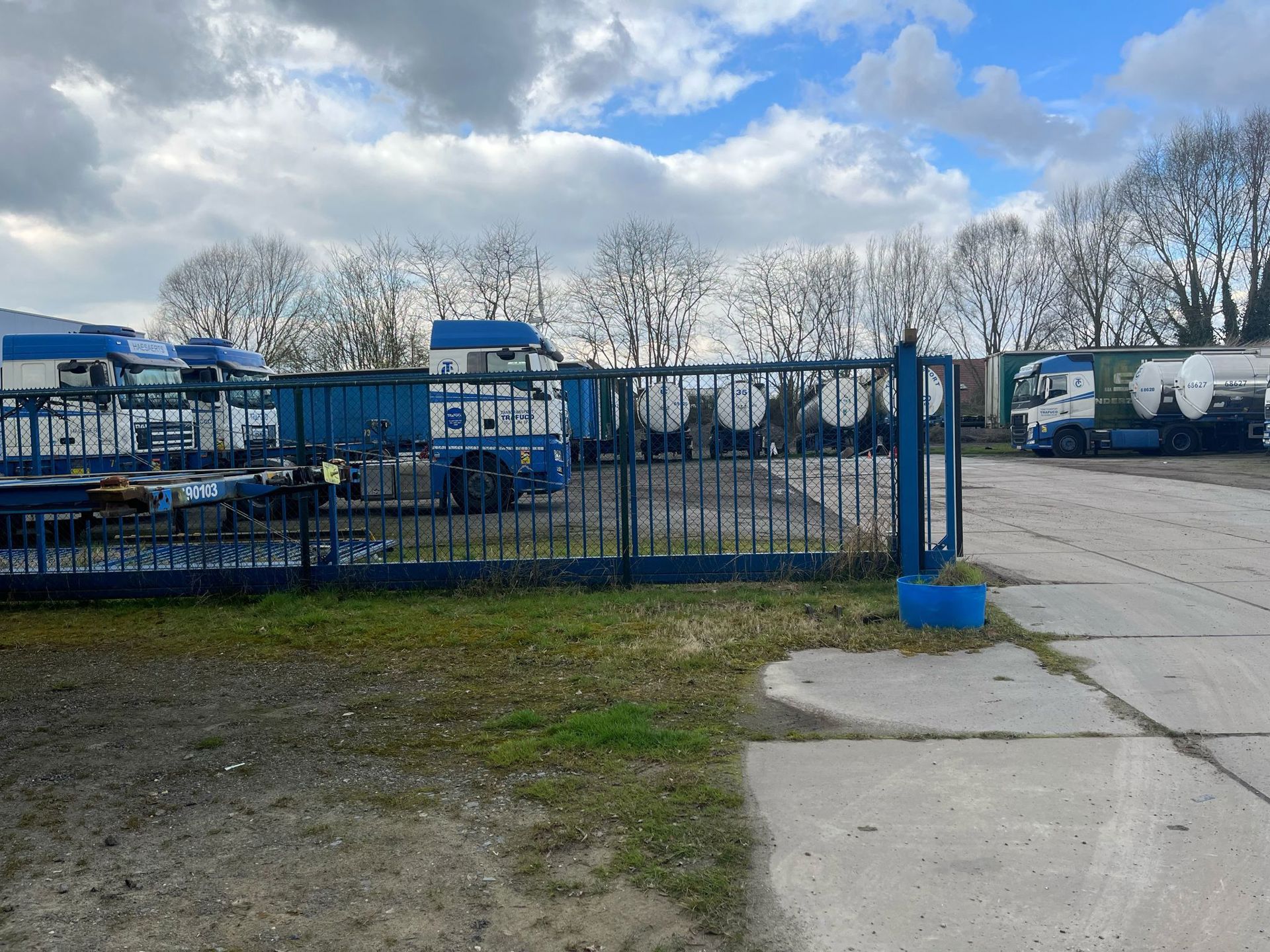 Deels verhard en omheind terrein van 3.500m² te Schelle - foto 3