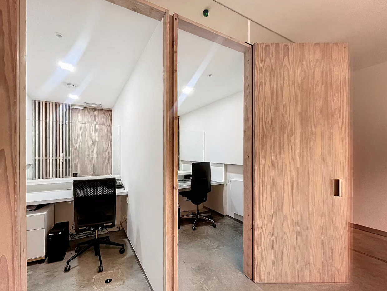 Kantoor van ca. 354 m² met een moderne afwerking, met 4 auto staanplaatsen inbegrepen ( Veemarkt, ondergrondse garage) - foto 4