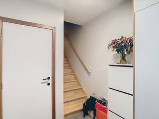 In een zijstraatje van de N8, de dorpskern van Woesten, vinden we deze zeer energiezuinige halfopen-bebouwing van 3 jaar oud terug. Woesten is...