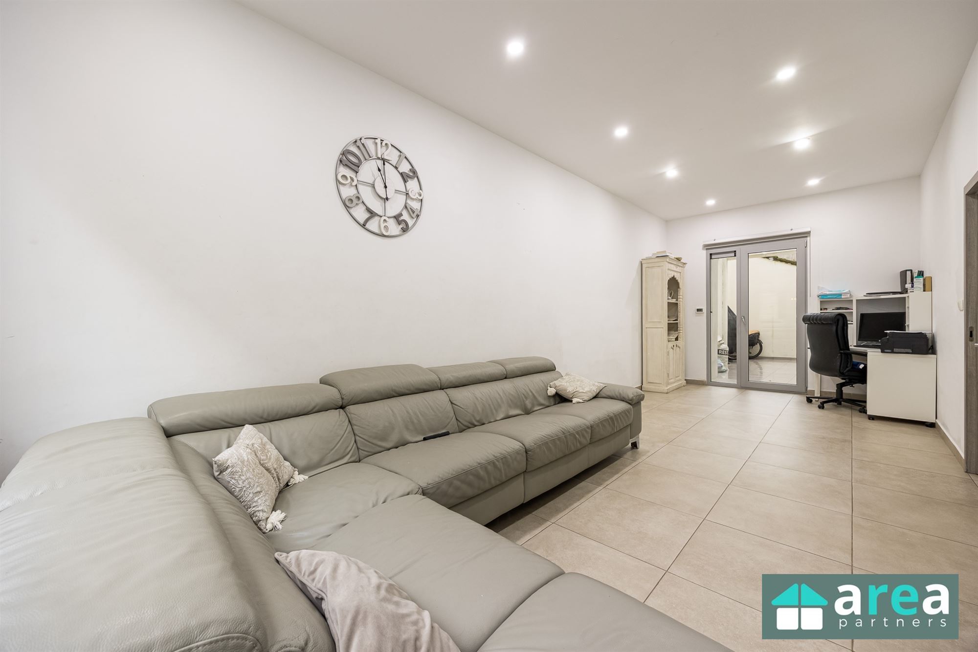 Moderne en Ruime woning met 4 slaapkamers! - foto 3