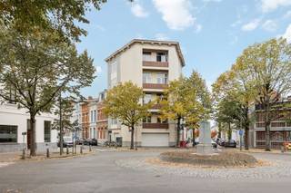 RUIM APPARTEMENT MET PRACHTIGE LICHTINVAL OP TOPLOCATIE! Dit ruime en lichtrijke appartement is gelegen in de Kreefstraat, in het hart van het...