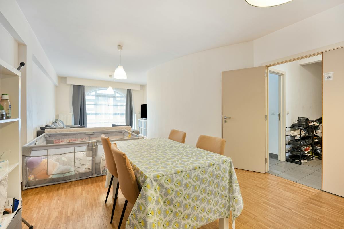 Appartement met twee slaapkamers en balkon gelegen in Elsene. - foto 5