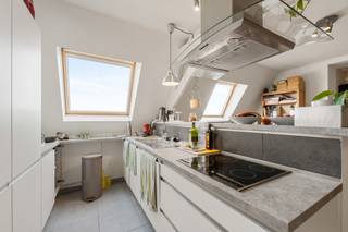 Idéalement situé face à la gare de tournai au 4ème étage d’une petite copropriété de 4 lots, sans ascenseur, ce bel appartement récemment...