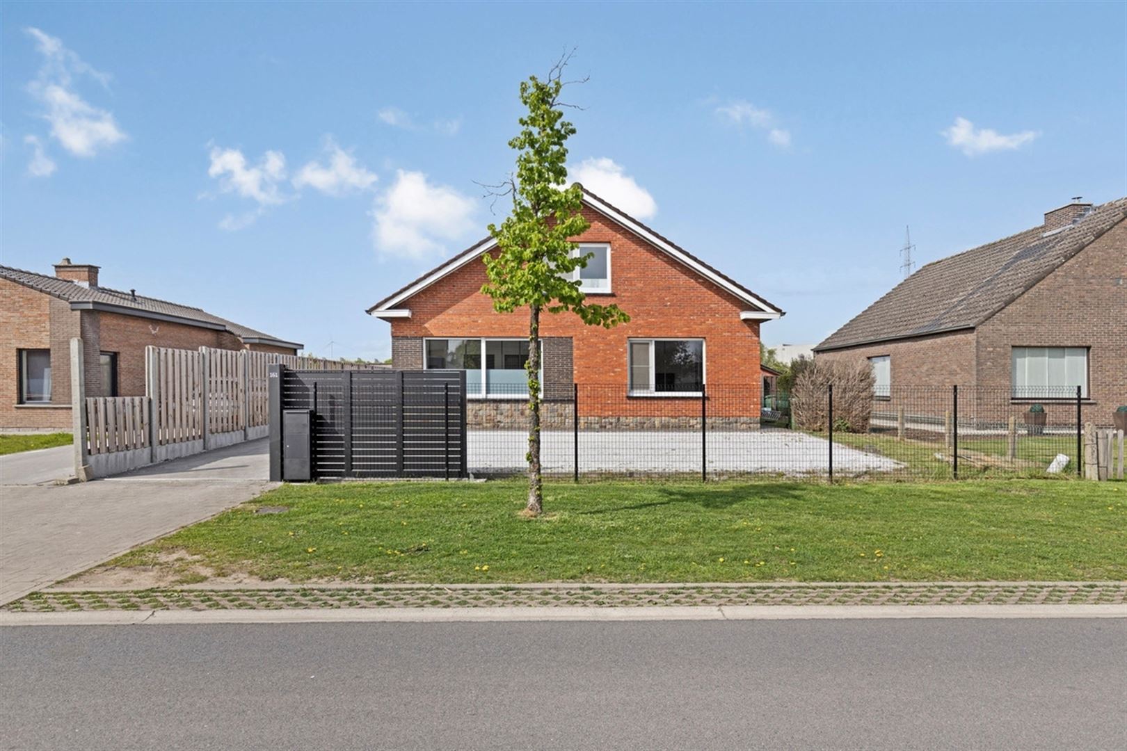 Instapklare open bebouwing op 480 m² met 3 slaapkamers en 2 badkamers. - foto 1
