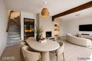 <p><span>In het hart van Schilde vind je dit verzorgde duplex appartement met twee ruime slaapkamers. Een fijne thuisbasis waar licht, ruimte en een centrale ligging mooi samenkomen.</span></p><h2><span>Centraal wonen met ruimte en licht.</span></h2><p><span>Je betreedt het appartement op de eerste verdieping via de inkomhal met apart gastentoilet. De lichtrijke leefruimte voelt meteen aangenaam aan en krijgt extra sfeer dankzij het gezellige haardmeubel. Aansluitend bevindt zich de afzonderlijke, volledig ingerichte keuken, voorzien van recent vernieuwde toestellen.</span></p><h2><span>Een verdieping helemaal voor jezelf.</span></h2><p><span>Via de vaste trap bereik je de bovenverdieping, waar rust en ruimte centraal staan. Hier bevinden zich twee volwaardige slaapkamers, een praktische bergruimte met cv-ketel en de recent vernieuwde badkamer met ligbad, dubbele lavabo, toilet en aansluitingen voor wasmachine en droogkast.</span></p><p><span>Ook de vloeren van het appartement werden recent vernieuwd en geven het geheel een frisse en verzorgde uitstraling.</span></p><h2><span>Hartje Schilde, klaar om thuis te komen.</span></h2><p><span>Dankzij het gunstige EPC-label B woon je hier bovendien energiezuinig. De combinatie van twee ruime slaapkamers, het aangename duplexkarakter en de ligging midden in het centrum maakt dit appartement interessant voor zowel eigen bewoning als investering.</span></p><p><span>Achteraan het gebouw bevindt zich een afzonderlijke garagebox, verplicht mee aan te kopen aan €20.000.</span></p><p><span>Een comfortabele thuis met winkels, horeca en dagelijkse voorzieningen op wandelafstand. Alles dichtbij, en toch je eigen plek om thuis te komen.</span></p><h3><span>Benieuwd of dit jouw nieuwe thuis kan worden? Plan je bezoek met Immoir en kom het zelf ontdekken.</span></h3>