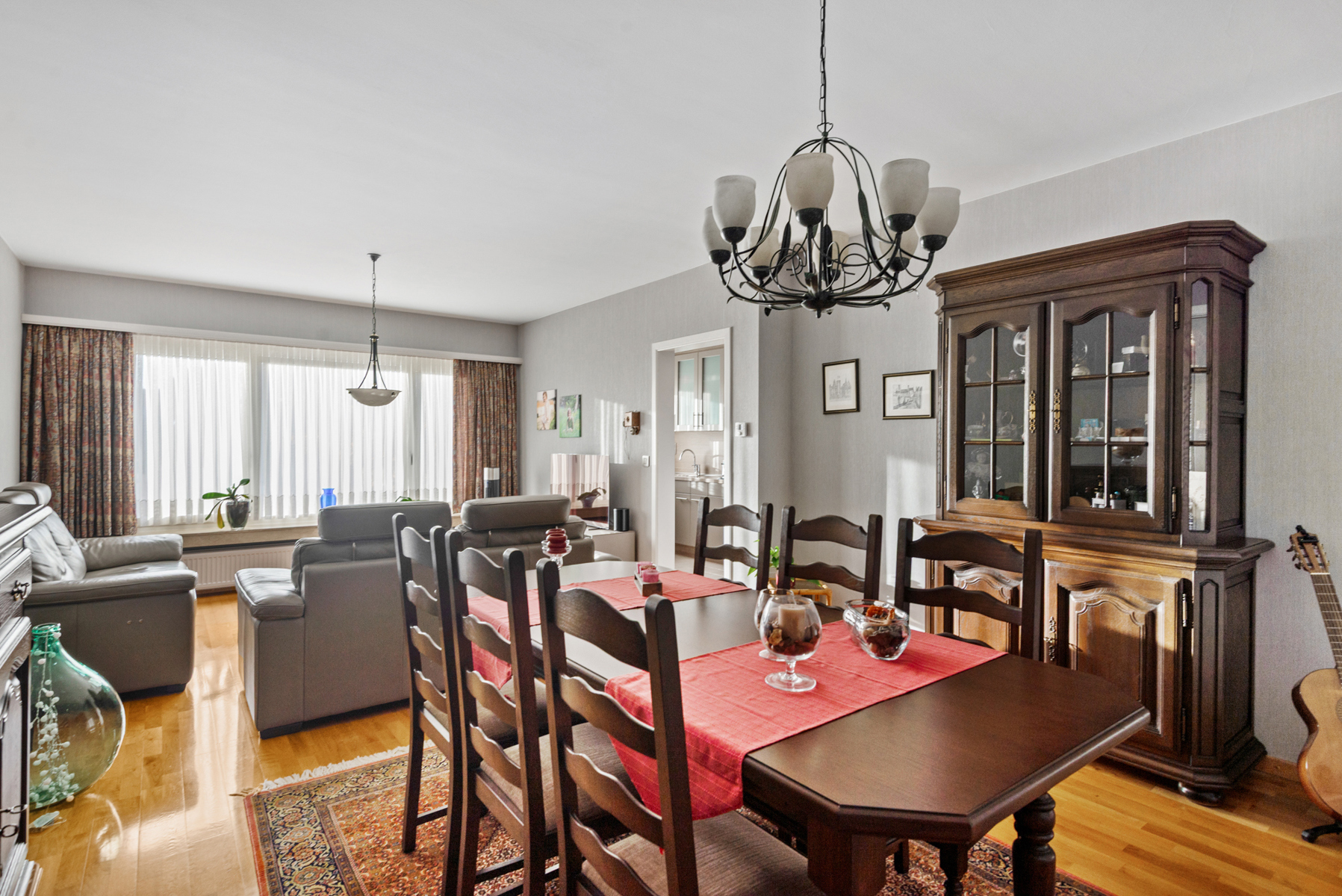 Goed onderhouden appartement met 2 slaapkamers en garage! - foto 2