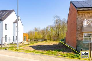 Alweer VERKOCHT op 1e BEZOEKDAG. Contacteer RANDY REMUE 0479/99.99.90 als u ook op 1 DAG wil verkopen."BOUWGROND VOOR HALFOPEN BEBOUWING ZONDER...