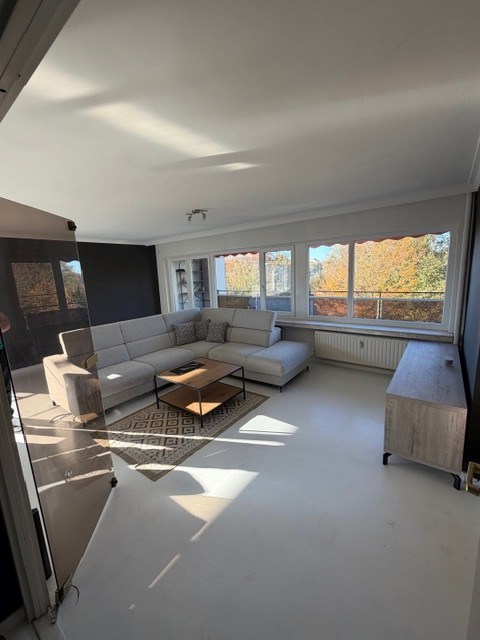 Ruim en instapklaar hoekappartement met 2 slaapkamers en 2 terrassen. - foto 3