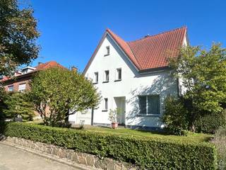 Ontdek deze schitterende gezinswoning aan de Sint-Jansbergsesteenweg in Heverlee, gelegen in de felbegeerde tuinwijk Ter Elst.Deze woning combineert...