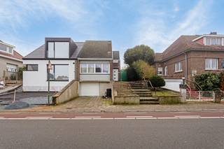 Immo Pické biedt U deze uiterst goed gelegen driegevelwoning aan gelegen in de nabijheid van openbaar vervoer, scholen, winkels en de Brusselse...