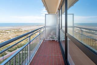 Appartement rénové d'une chambre à coucher avec vue frontale sur la mer à vendre.Cet appartement a été entièrement rénové avec des matériaux de haute...