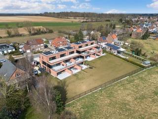 Op de Steenweg te Gingelom vinden we ter hoogte van nummer 235 dit prachtig nieuwbouw appartement terug.Het appartement is gelegen in het centrum van...