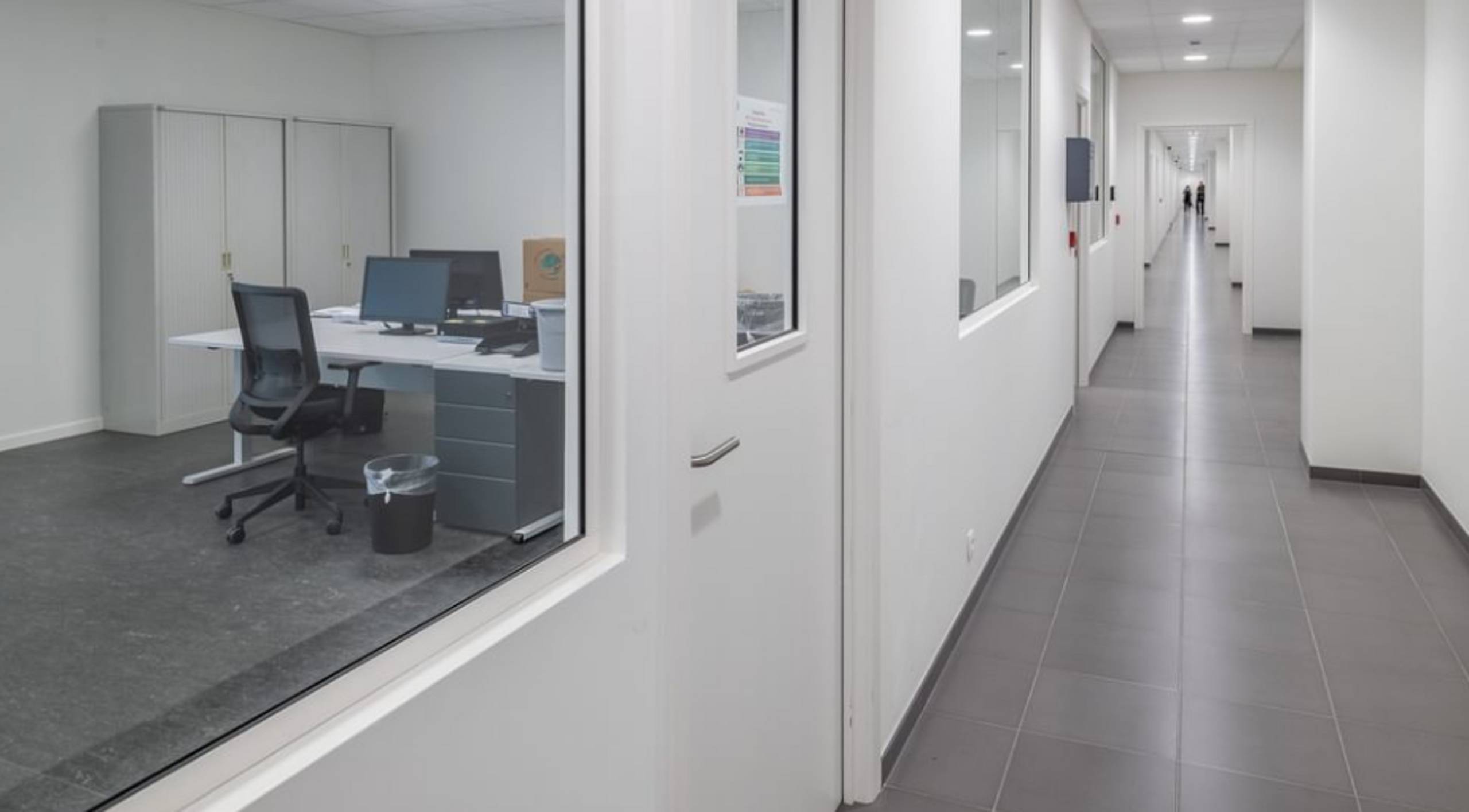 Premium logistieke site met kantoren in Heppignies - foto 4