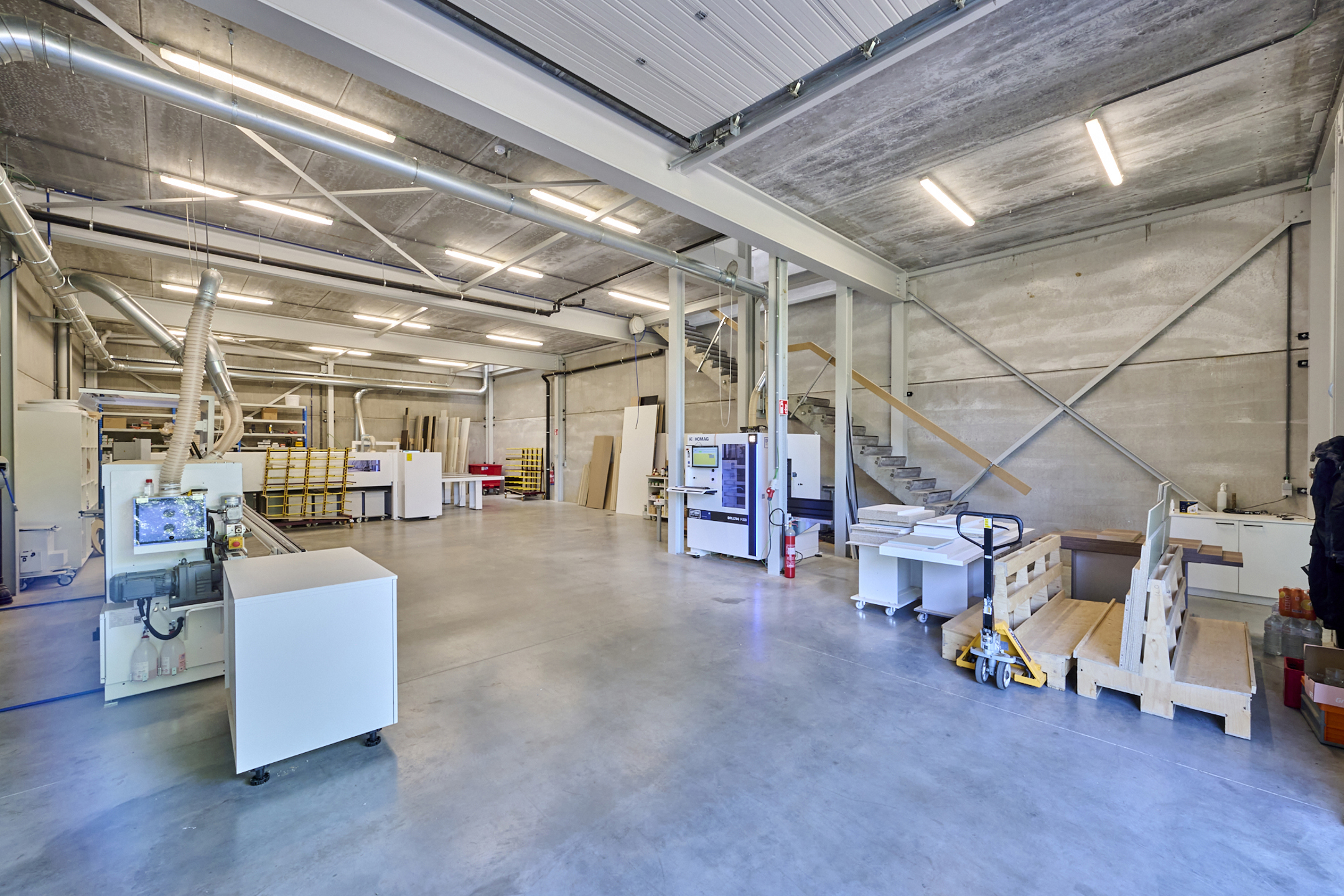 TE KOOP: KMO-UNIT MET KANTOOR/SHOWROOM TE BILZEN - foto 4