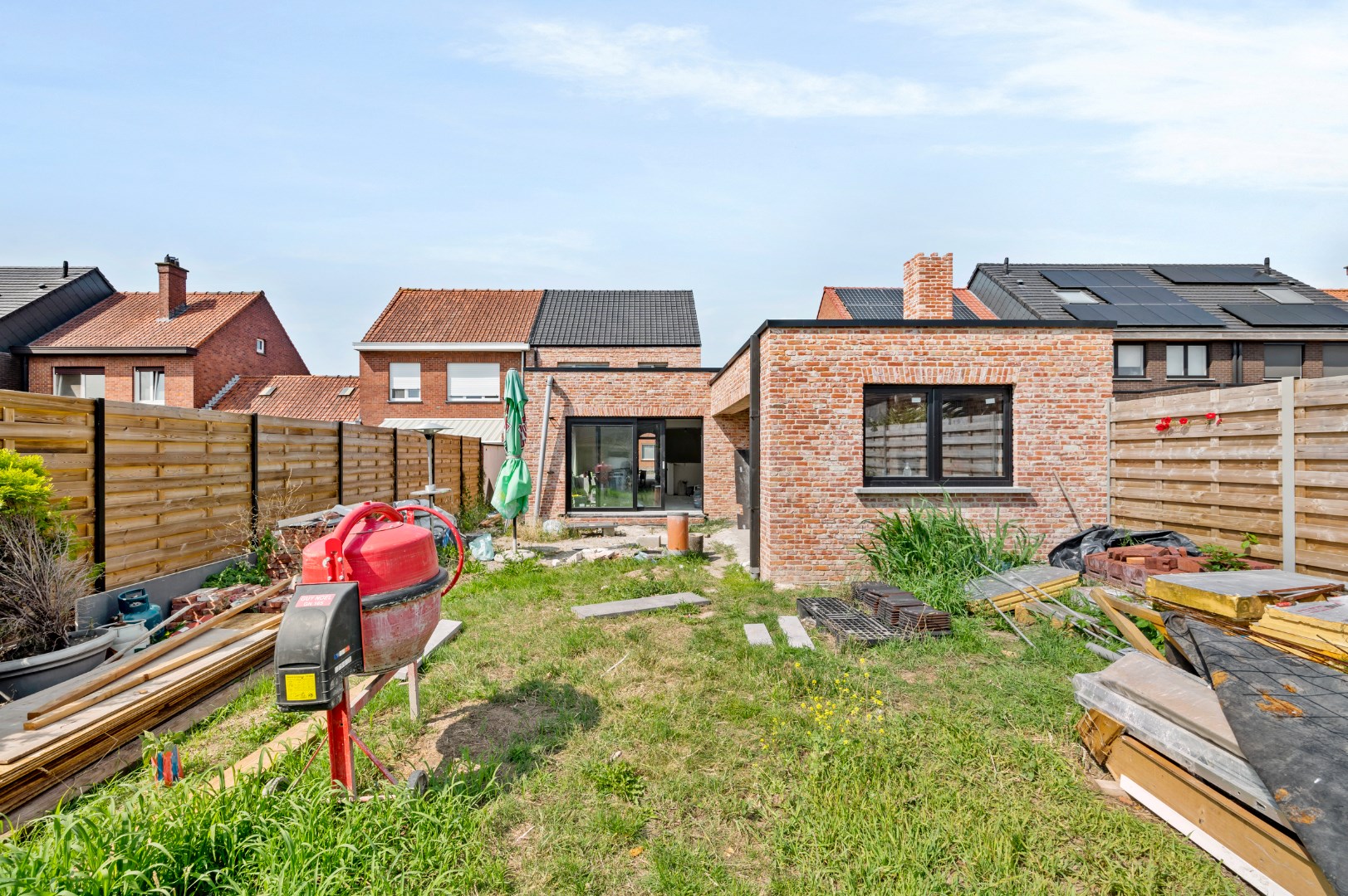 VERDER AF TE WERKEN WONING MET 5 SLPKS EN 2 BADKAMER IN EEN RUSTIGE WIJK - foto 3