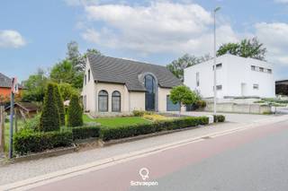 We vinden deze ruime energiezuinige gezinswoning (235 m²) met 4 slaapkamers terug in Houthalen. Voor meer informatie...