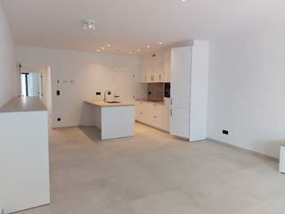 Energie-neutraal instap klaar nieuwbouwappartement in Neerpelt centrum kortbij school, trein, horeca, winkels, .... Het appartement bestaat uit een inkomhal, woonkamer, keuken, berging, 2 slaapkamers, badkamer (inloopdouche/wastafel), toilet apart. Terras. Autostaanplaats + berging in de kelder. Volledig opgeverfd. Vaste verlichting. Vloerverwarming. Geothermie (geen gas meer). Zonnepanelen 1200 watt. Bring-me systeem. Inbouwkasten. Screens. Fietsenstaanplaatsen 3 x. Gemeenschappelijke kosten zijn inclusief de huurprijs.. Voor meer info contacteer ons via info@vastgoedfransen.be.