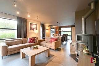 Welkom in de Waterhoek in Avelgem, een plek waar geschiedenis en natuur elkaar ontmoeten. Deze idyllische omgeving staat bekend om haar...