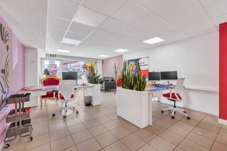 Voor meer info of een bezoek, bel 054 69 39 36 - Aan de stadsrand van Ninove bevindt zich deze interessante opbrengsteigendom, gelegen op...
