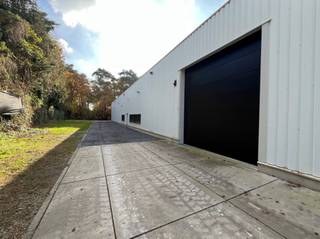 Magazijn 300m² te huur- opgesplitst, achterste deel magazijn- zeer goede locatie in de nabijheid van de Corda-campus,goede verbinding met zowel de...