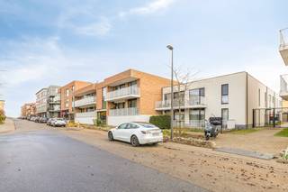 Op zoek naar hedendaags comfort op een rustige ligging? Dit prachtige gelijkvloersappartement, gelegen aan de Jozef De Vleminckstraat 8 in...