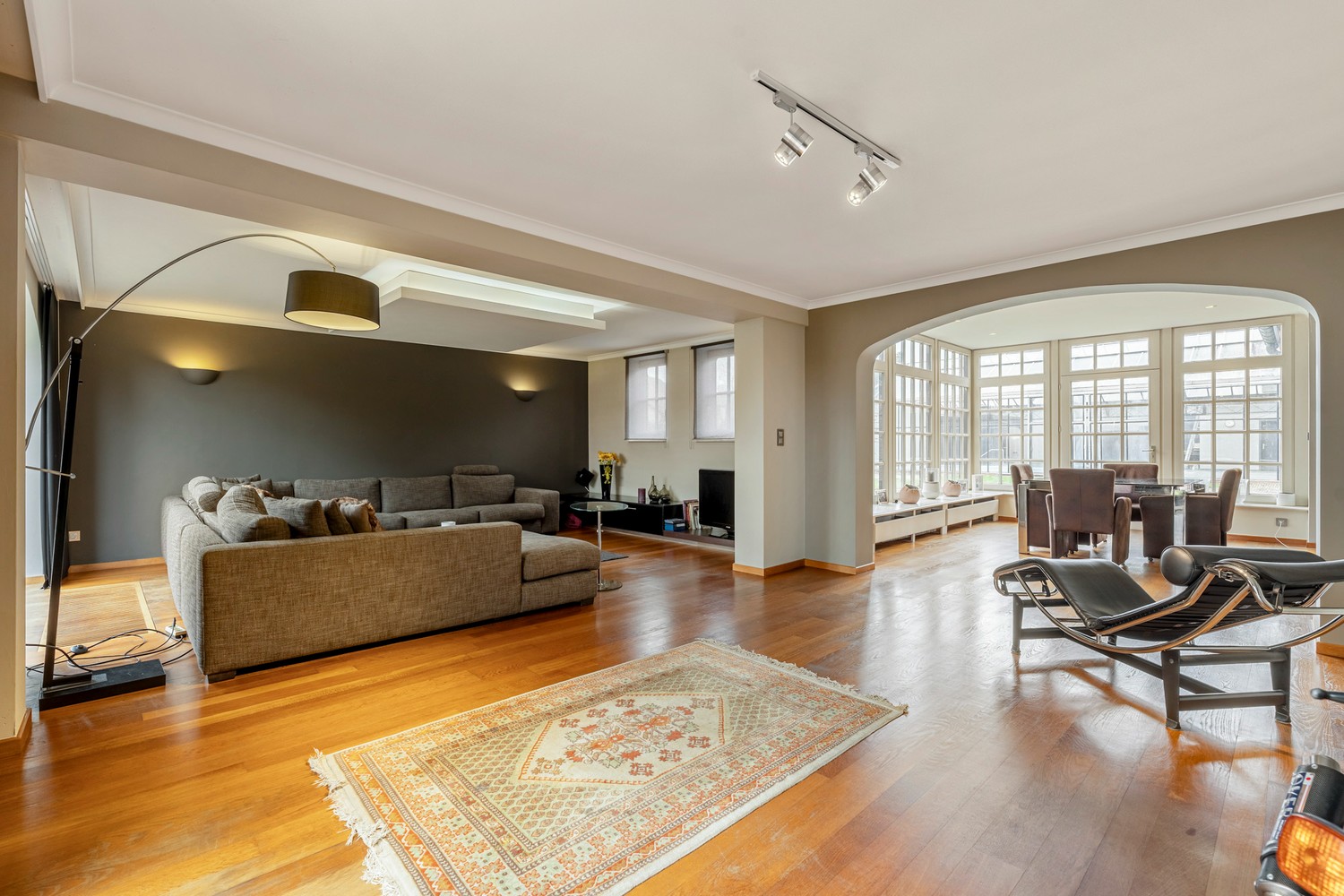 Unieke eigendom met twee woonentiteiten, verwarmd binnenzwembad, wellness en eigen feestzaal. - foto 5