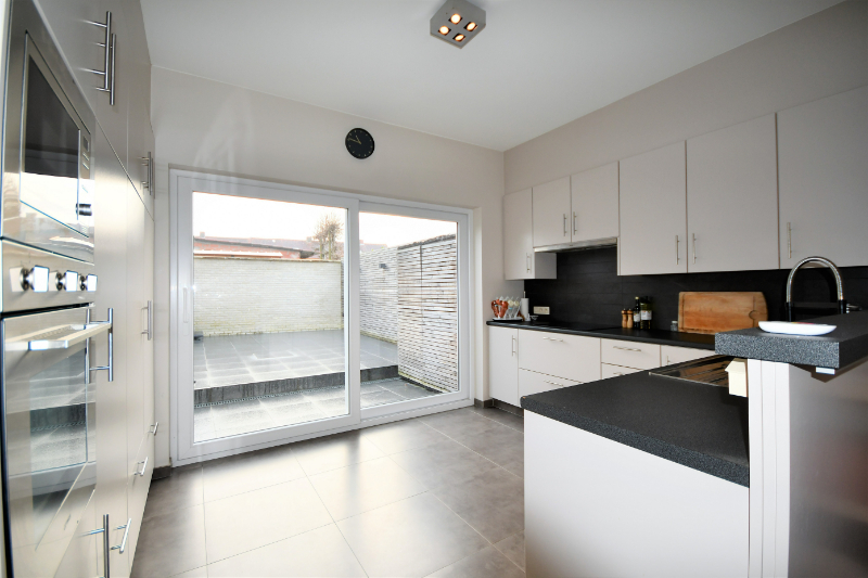 Uitzonderlijk mooi afgewerkte goed gelegen en goed geïsoleerde gezinswoning met 3 slaapkamers TE KOOP via EXPERT-IMMO - photo 3